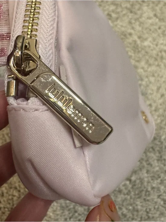 Lululemon Everywhere Belt Bag 1L L Monogram Metallic Blissful Pink/Gold - RARE - Picture 8 of 15